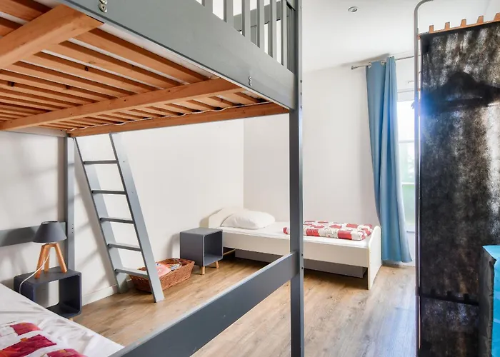 Hébergement de vacances 300m Des Plages - Maison Avec Jardin Pour 12 *